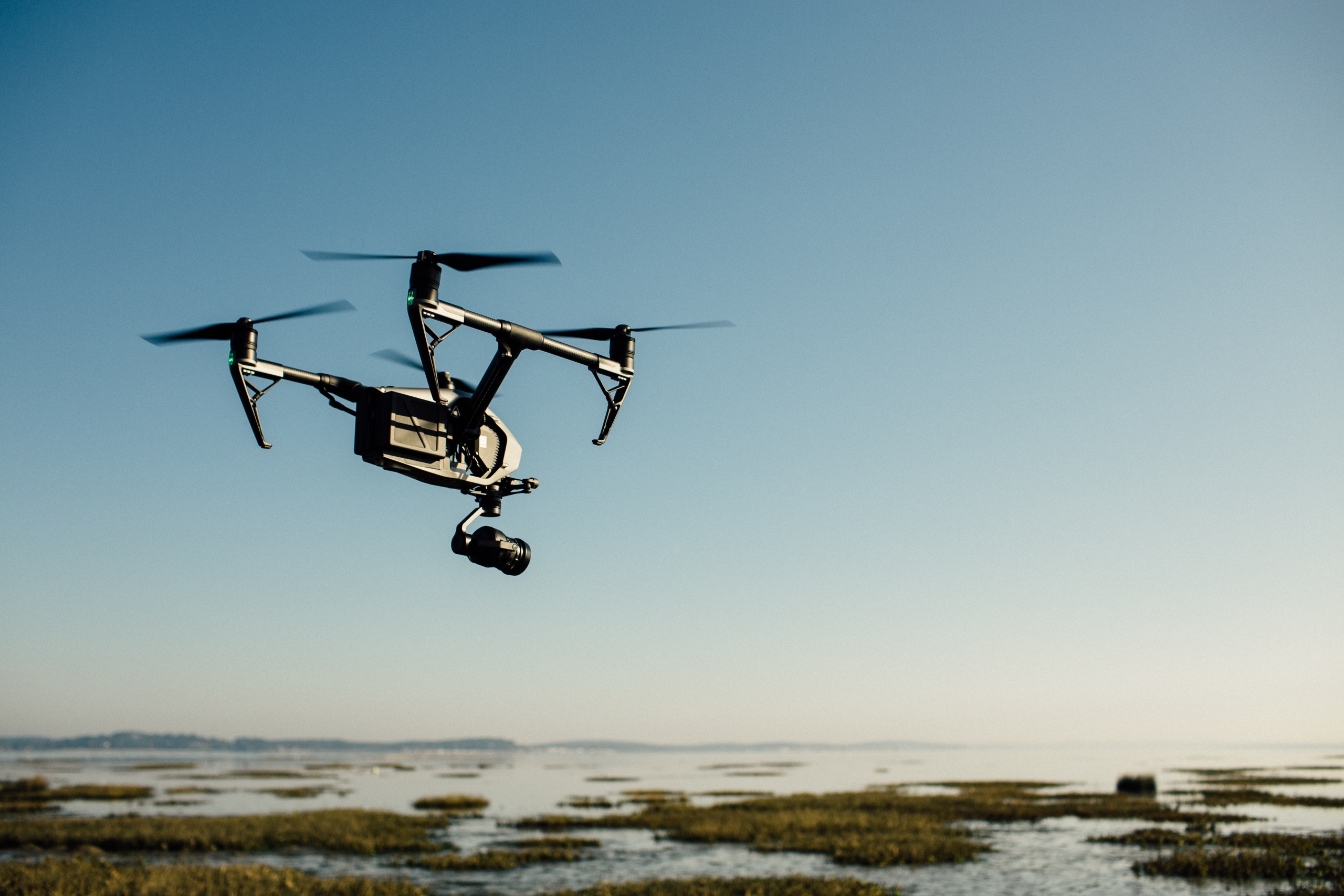 Drone van Drocean boven de zee